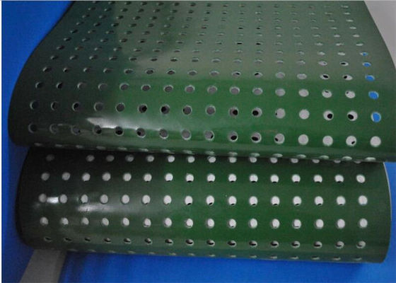China Correia transportadora do ondulador plástico verde do PVC com furos de perfuração para o transtorte de pouco peso fábrica